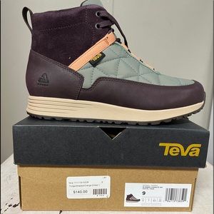 NEW TEVA Waterproof -LaceUp Boots-  Style # 1111779FSOR Sz 9